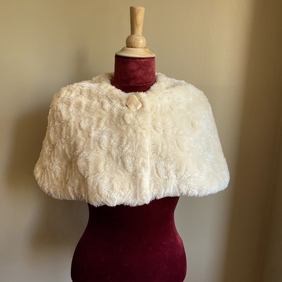Women’s Rabbit Fur Shawl - Picture 1 of 4